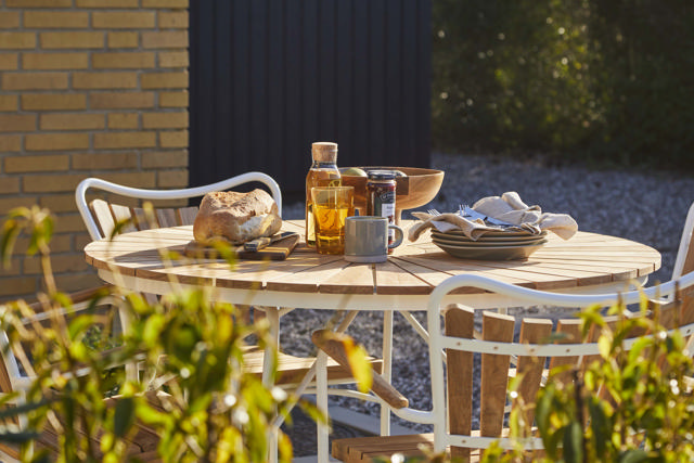 Ellen Set - 110 cm Table & Four Chairs - White
