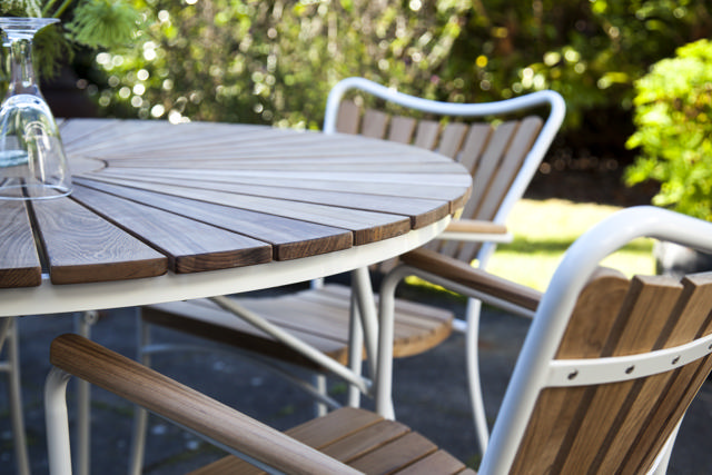 Ellen Set - 130 cm Table & Five Chairs - White