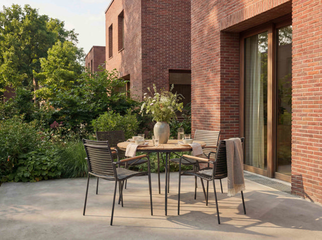 Ellen & Mood Classic Set - Table 110 cm & Four Chairs - Anthracite